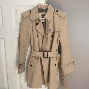 Burberry Mid-length Chelsea Heritage Trenchcoat